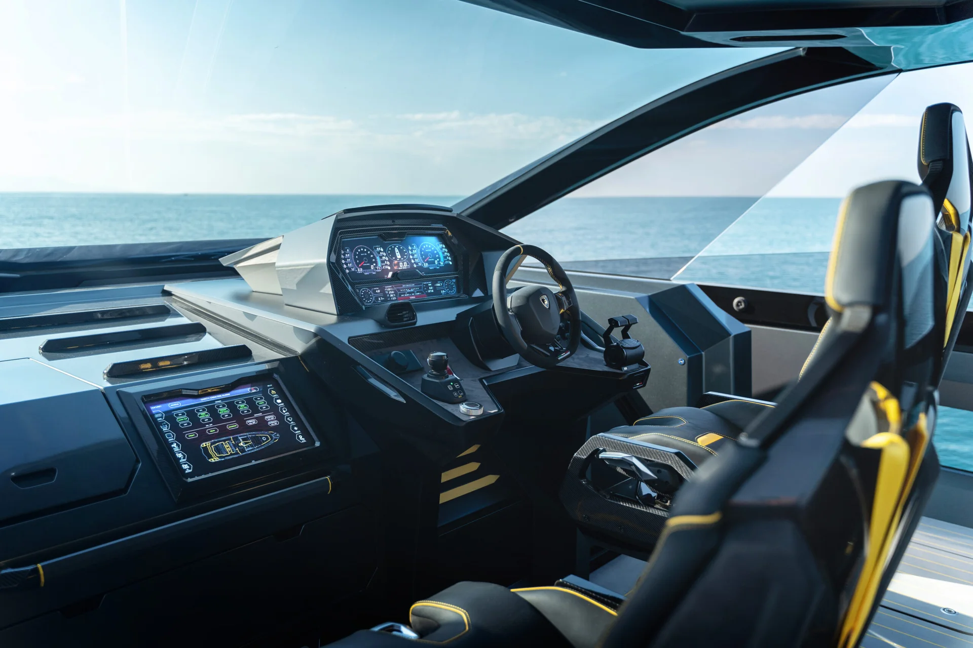 Driver-focused helm of the Tecnomar for Lamborghini 63 with carbon fibre and yellow accents