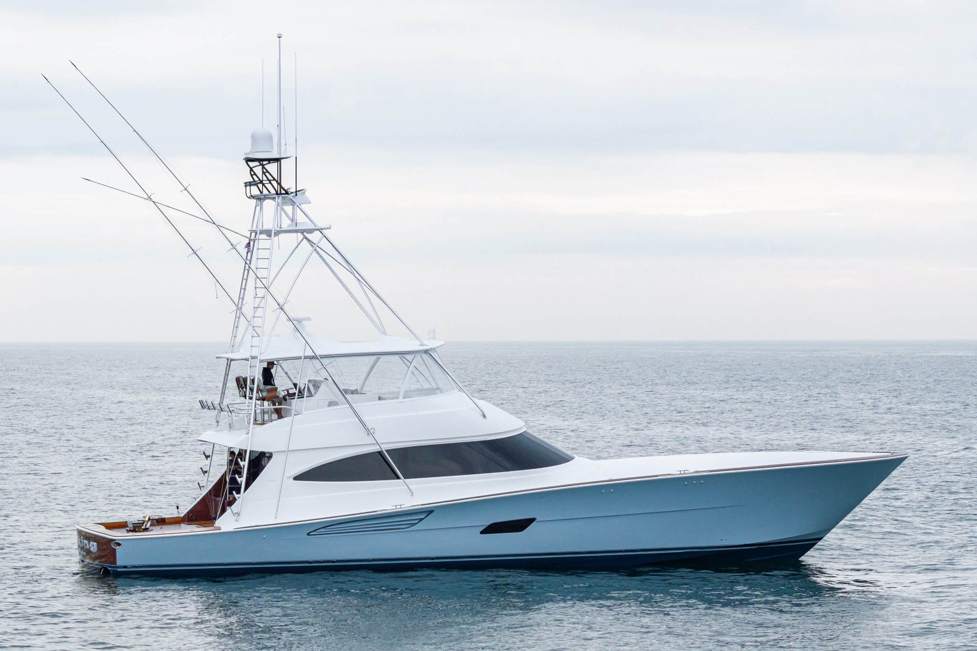 Three sportfishing convertibles of different sizes running together offshore